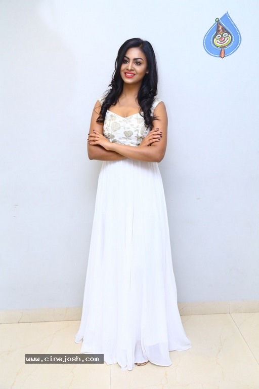 Meghla Mukta Photos - 2 / 11 photos
