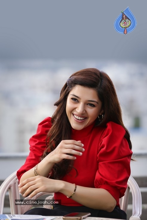 Mehreen Birthday Posters From Entha Manchi Vadavura Team - 1 / 5 photos