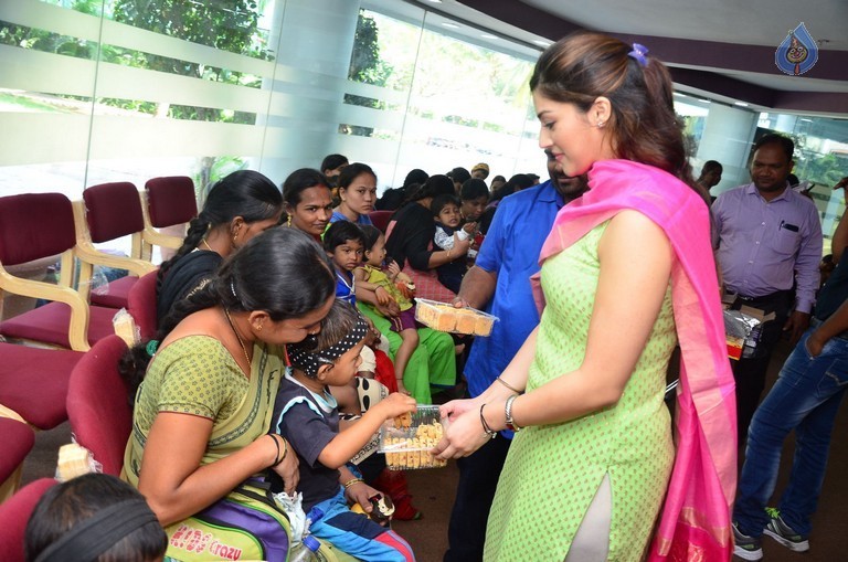 Mehreen Kaur Birthday Celebration Photos - 6 / 17 photos
