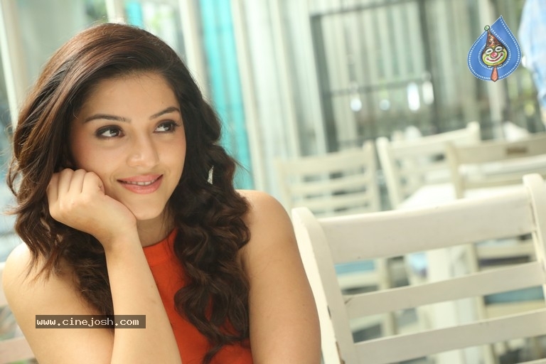Mehreen Kaur New Photos - 35 / 40 photos