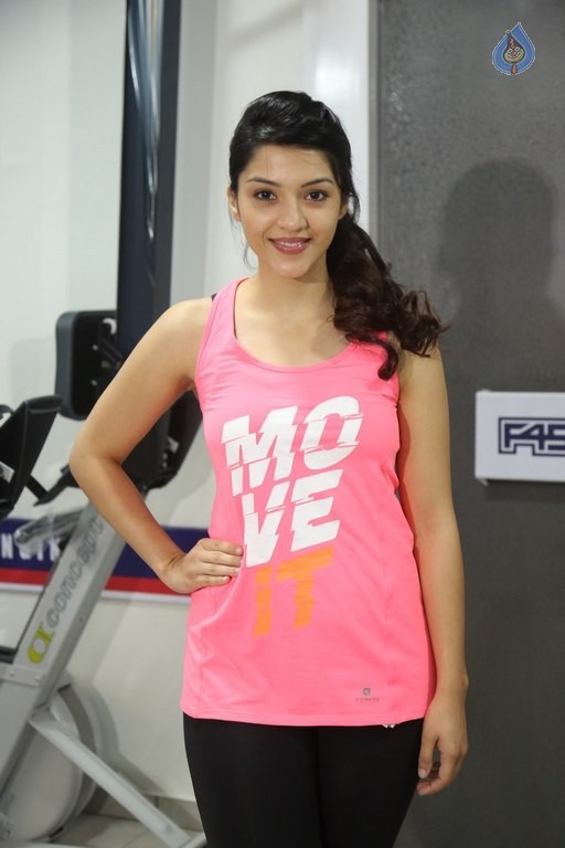 Mehreen Kaur New Photos - 2 / 30 photos