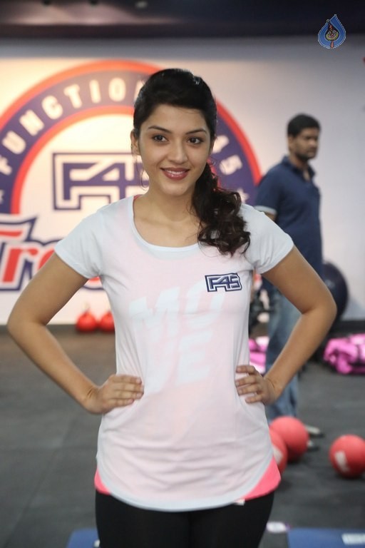 Mehreen Kaur New Photos - 7 / 30 photos