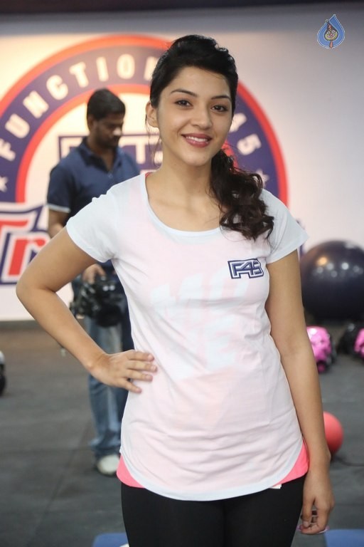 Mehreen Kaur New Photos - 12 / 30 photos