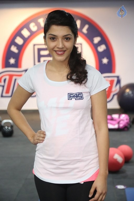 Mehreen Kaur New Photos - 16 / 30 photos