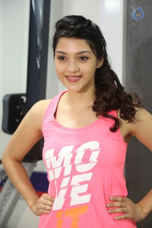 Mehreen Kaur New Photos - 18 / 30 photos