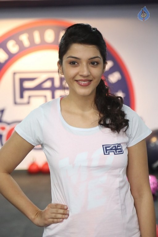 Mehreen Kaur New Photos - 21 / 30 photos