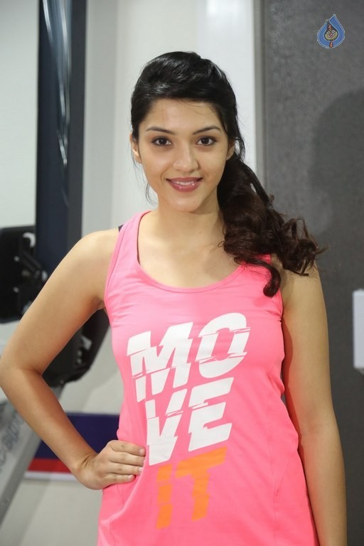 Mehreen Kaur New Photos - 26 / 30 photos