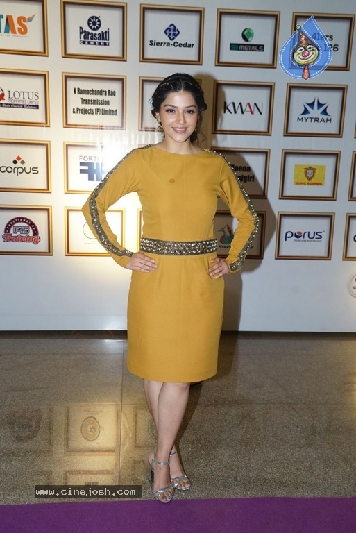 Mehreen Kaur Pirzada Stills - 6 / 12 photos