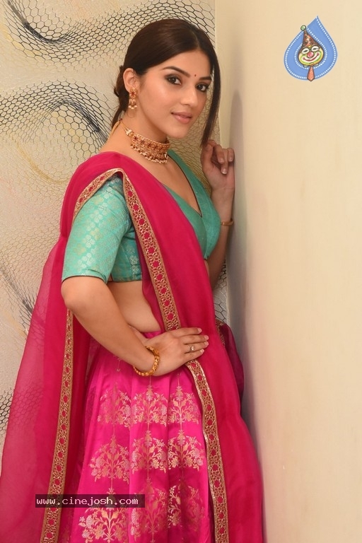 Mehreen Kaur Pirzada Stills - 15 / 30 photos