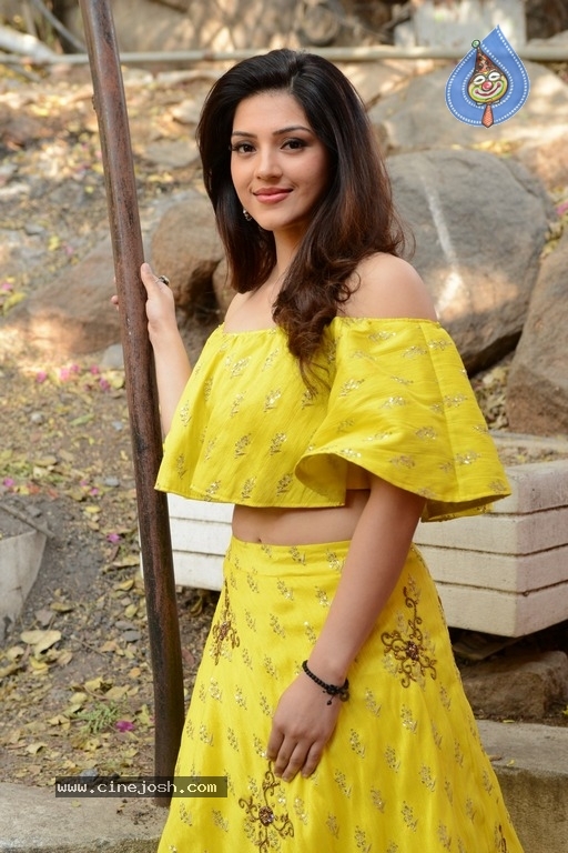 Mehreen Pirzada Latest Photos - 2 / 13 photos