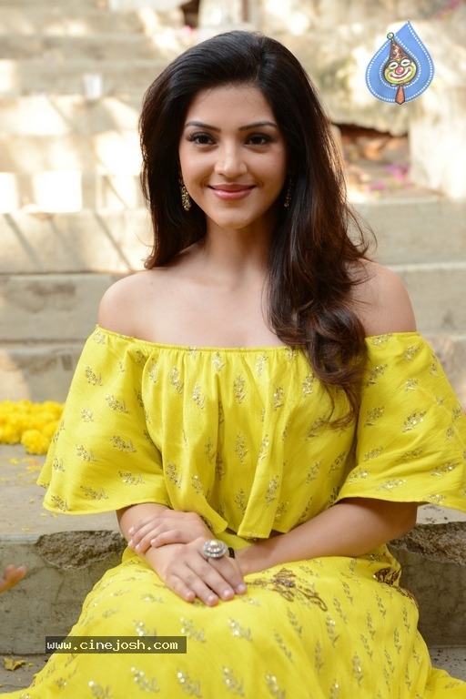 Mehreen Pirzada Latest Photos - 4 / 13 photos