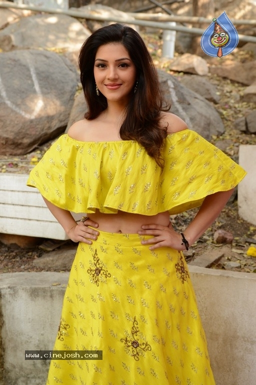 Mehreen Pirzada Latest Photos - 5 / 13 photos