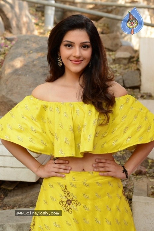 Mehreen Pirzada Latest Photos - 6 / 13 photos