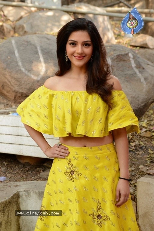 Mehreen Pirzada Latest Photos - 11 / 13 photos