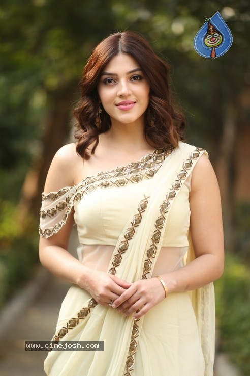 Mehreen Pirzada Photos - 12 / 38 photos