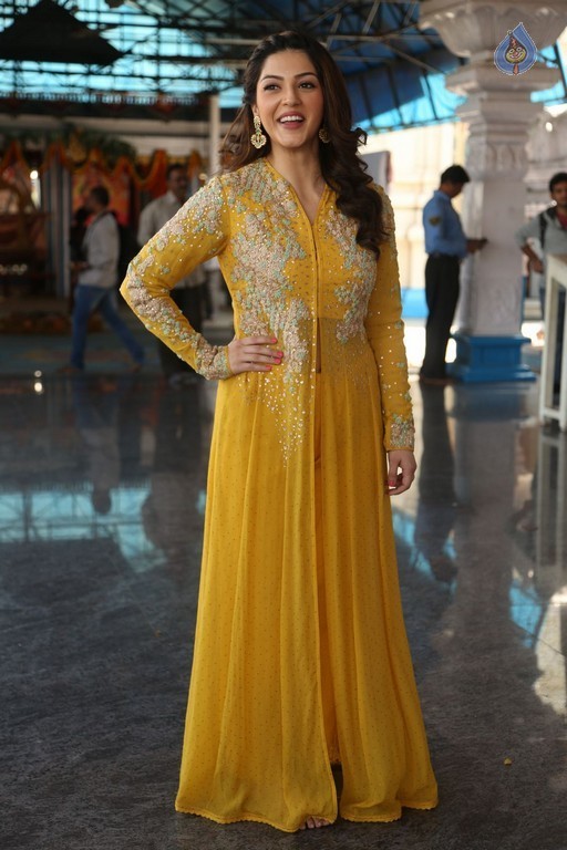 Mehrene Kaur Pirzada Photos - 22 / 42 photos