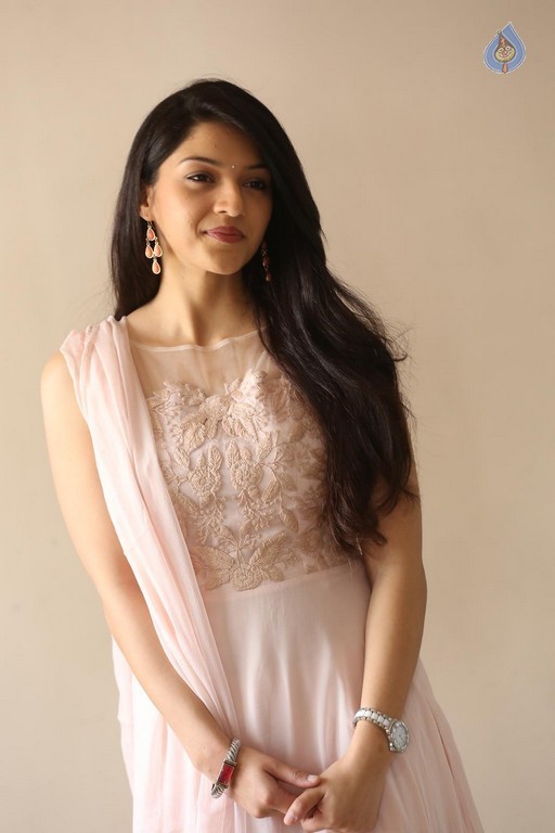 Mehrene Kaur Pirzada Photos - 11 / 43 photos