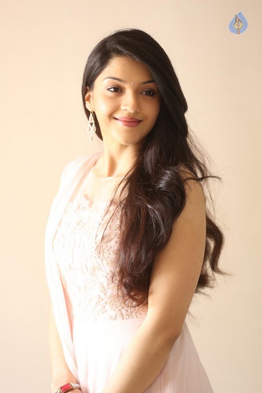 Mehrene Kaur Pirzada Photos - 26 / 43 photos