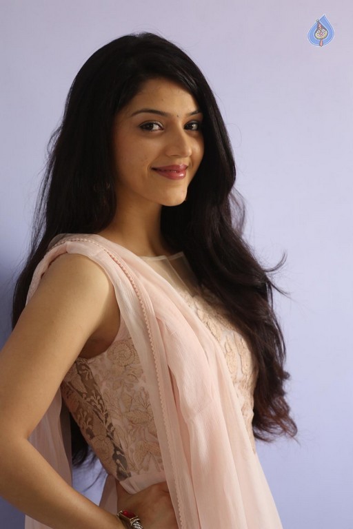 Mehrene Kaur Pirzada Photos - 36 / 43 photos
