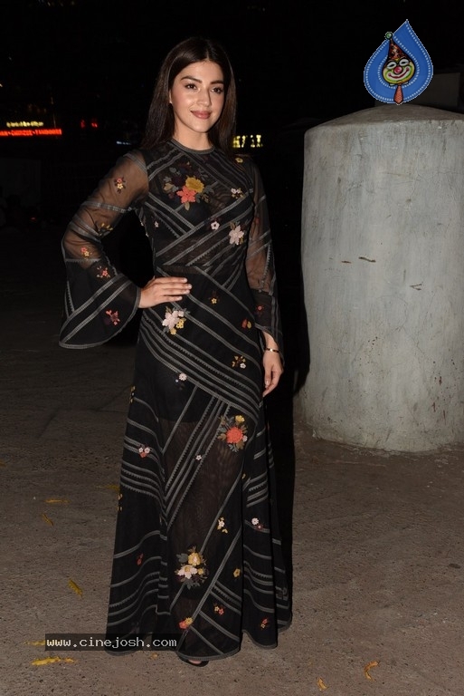 Mehrene Kaur Pirzada Photos - 7 / 21 photos