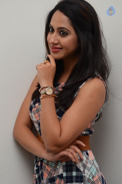 Mia George Latest Gallery - 35 / 42 photos