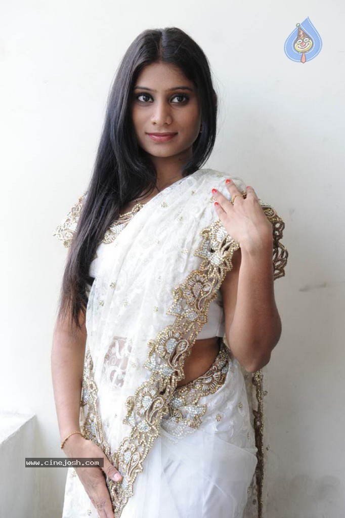 Midhuna New Stills - 21 / 30 photos