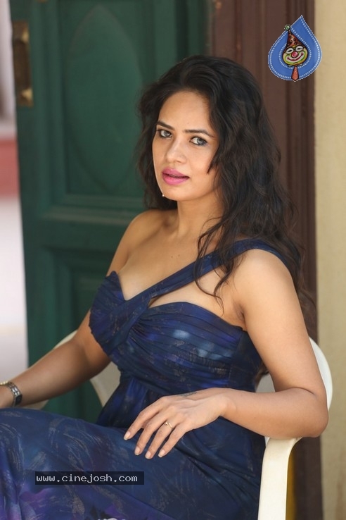 Minakkshi Kalitaa Photos - 19 / 21 photos
