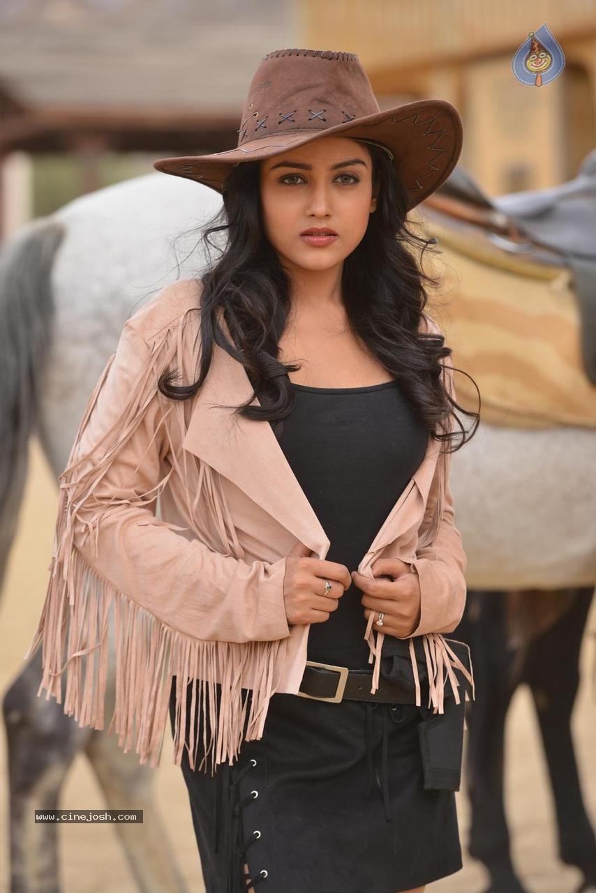 Mishti Chakraborty Gallery - 4 / 61 photos