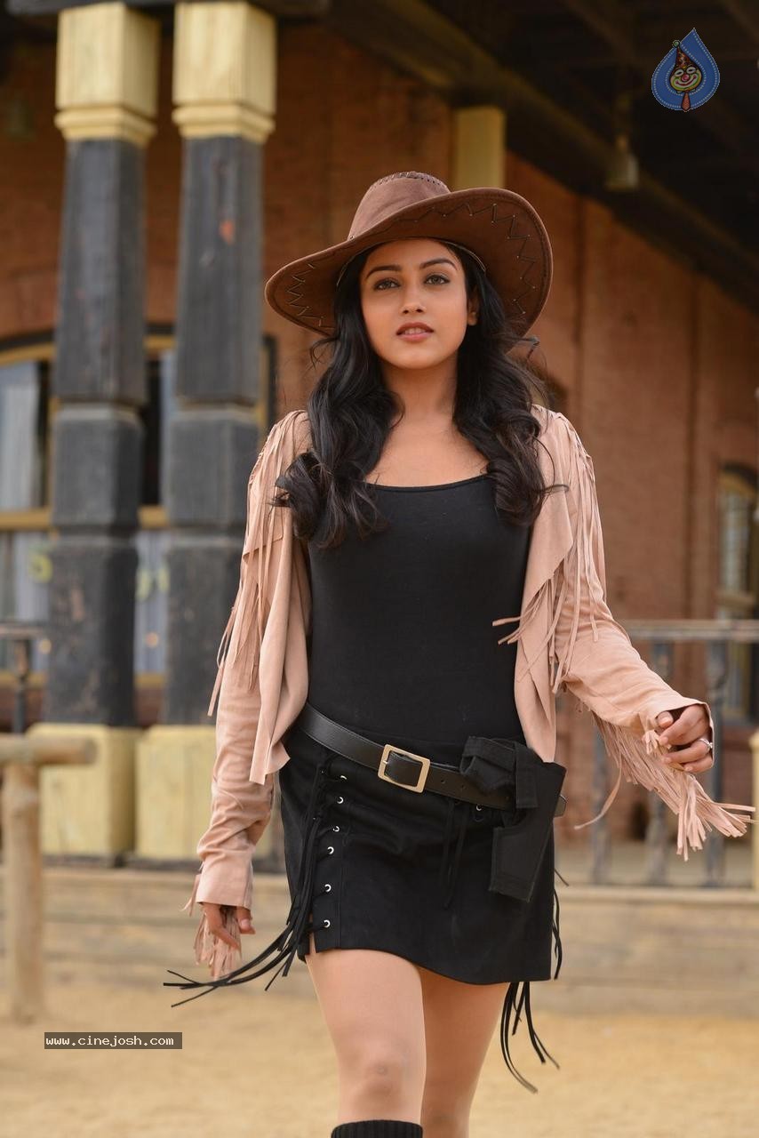 Mishti Chakraborty Gallery - 34 / 61 photos