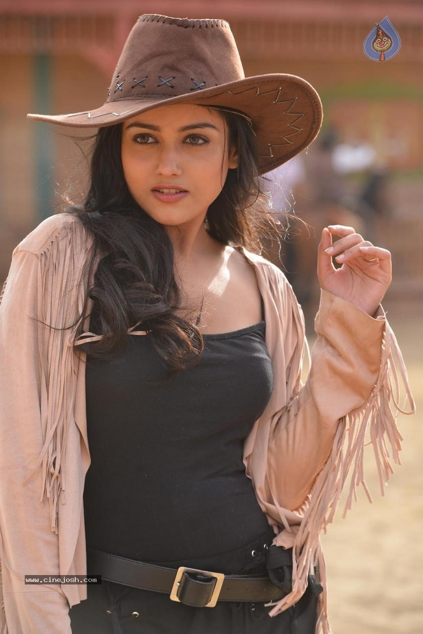 Mishti Chakraborty Gallery - 41 / 61 photos