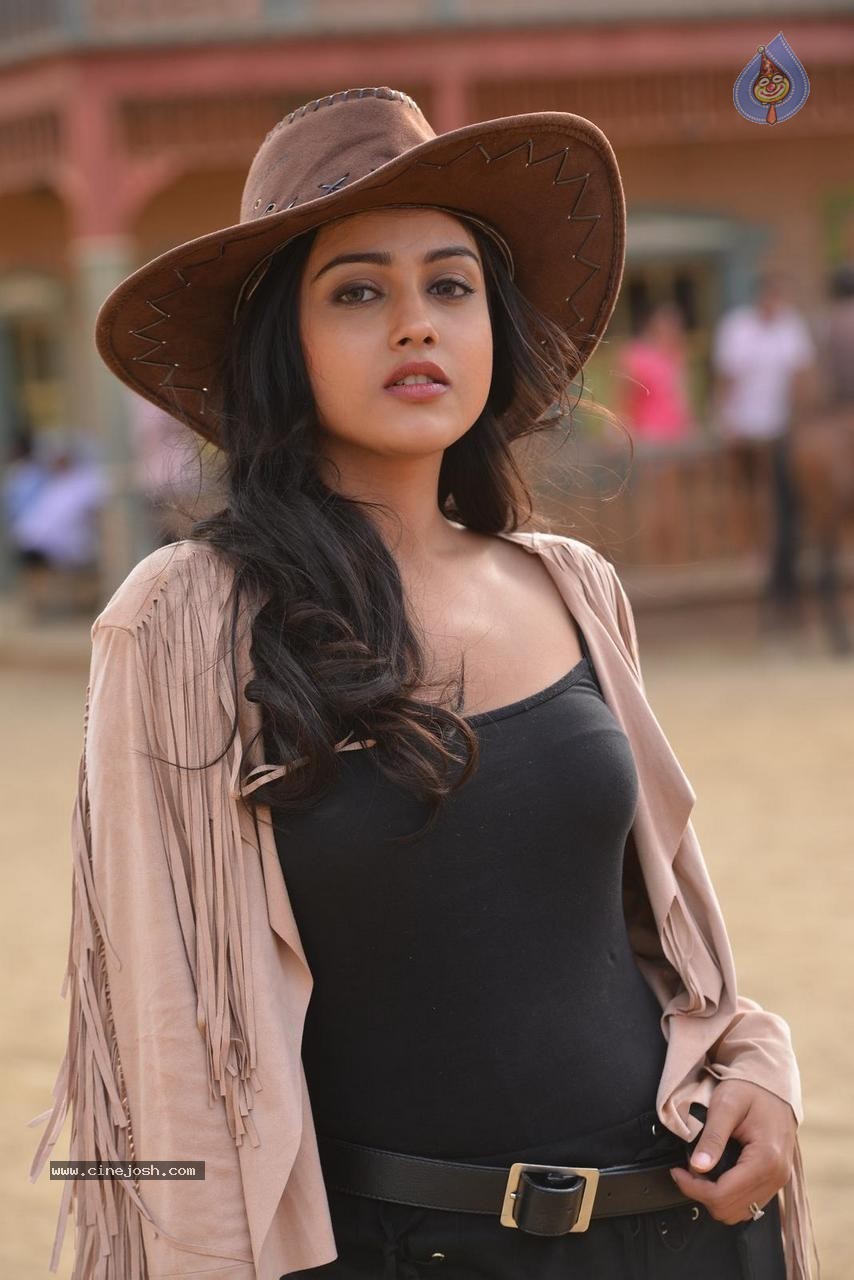 Mishti Chakraborty Gallery - 55 / 61 photos
