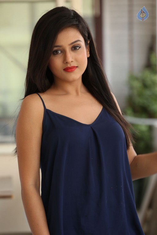 Mishti Chakraborty Images - 4 / 51 photos