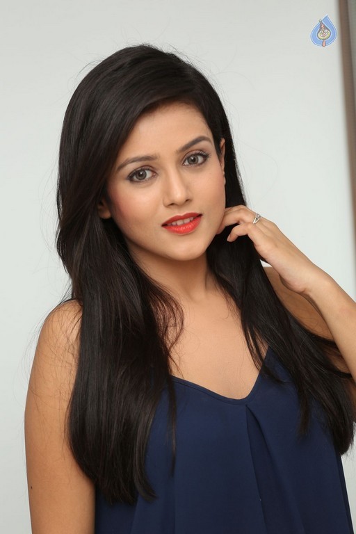 Mishti Chakraborty Images - 6 / 51 photos