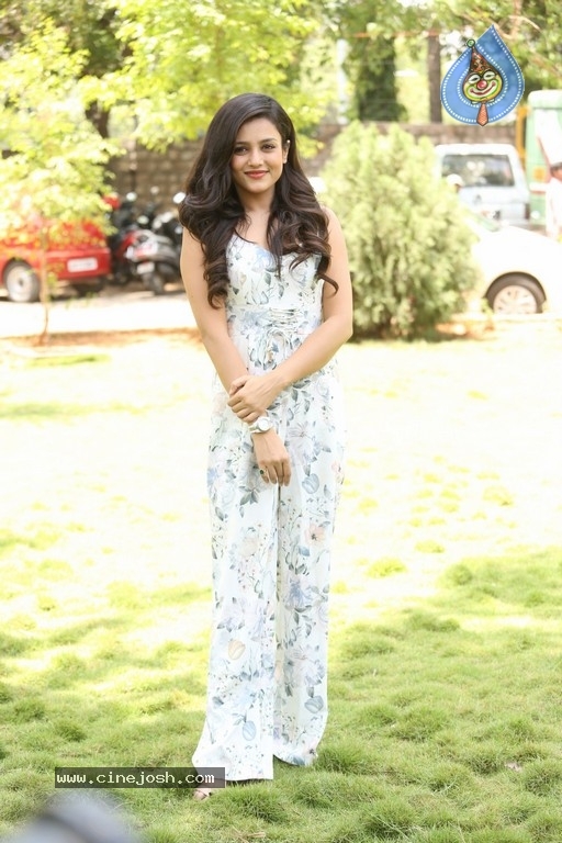Mishti Chakraborty Photos - 13 / 17 photos