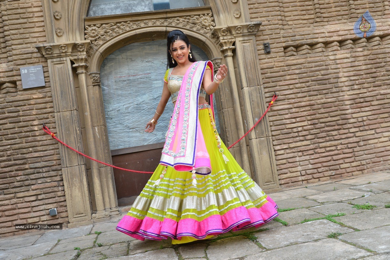 Mishti Chakraborty Stills - 34 / 39 photos