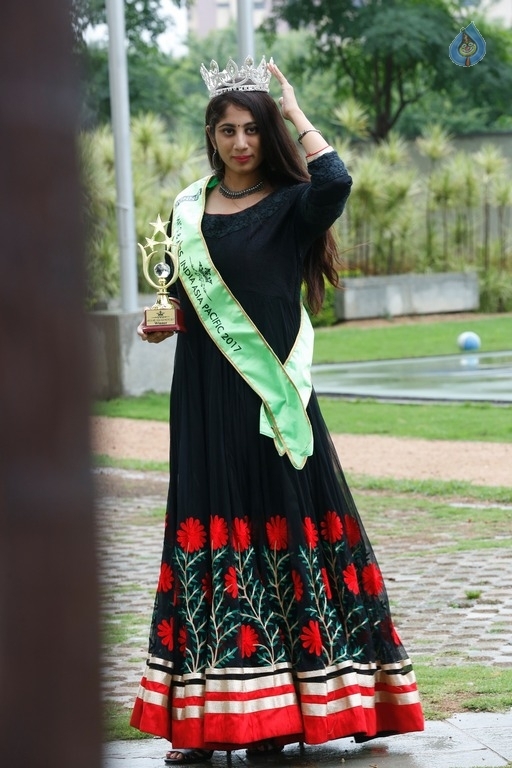 Miss India Asia Pacific 2017 Manasa Jonnalagadda Images - 4 / 29 photos