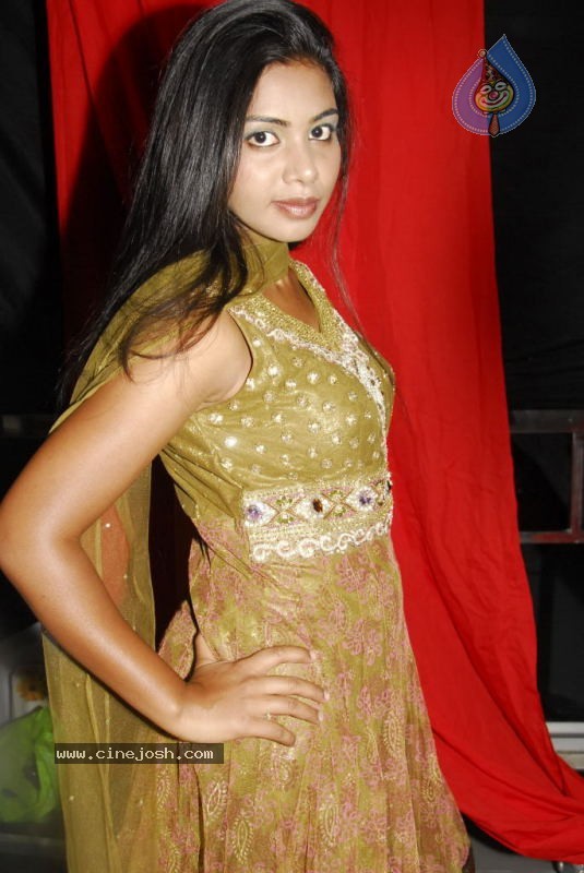 Miss Twin City Contest  Models - 86 / 176 photos