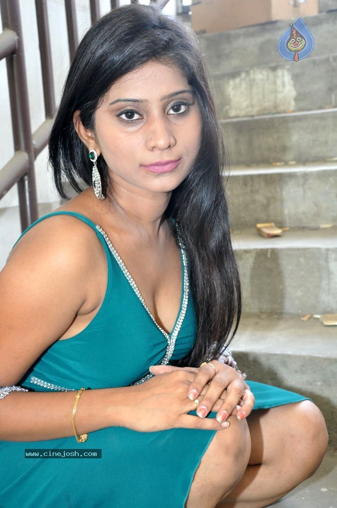 Mithuna Waliya Hot Stills - 27 / 59 photos