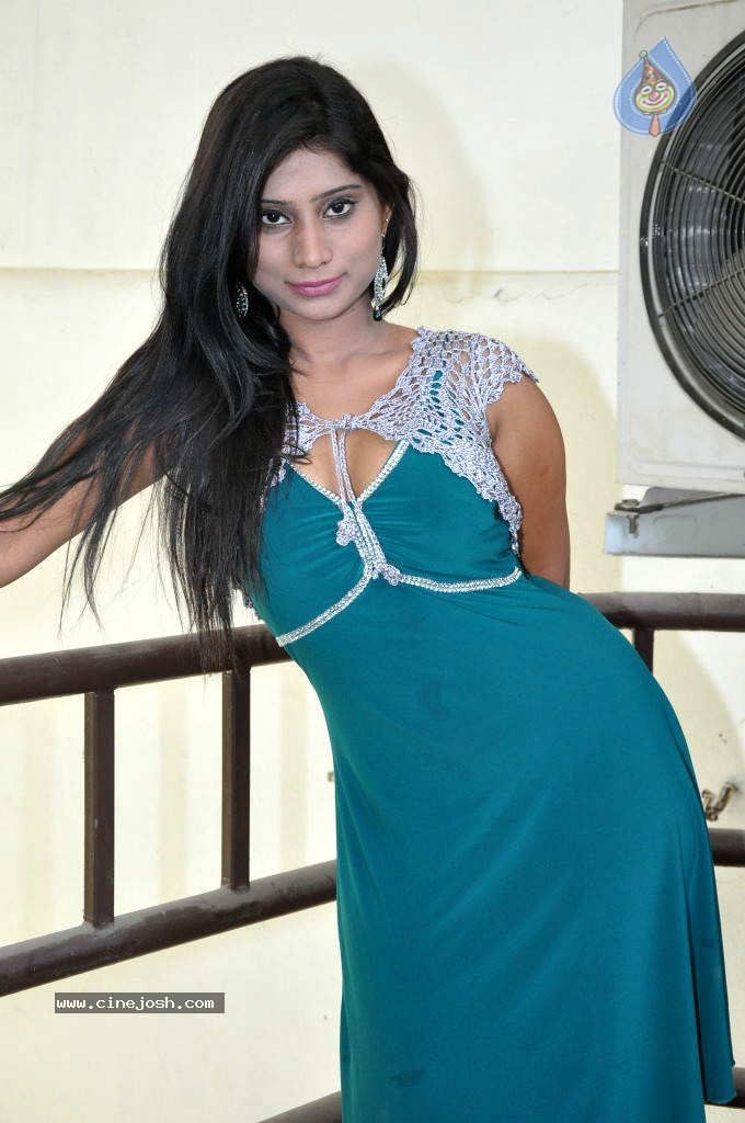 Mithuna Waliya Hot Stills - 57 / 59 photos