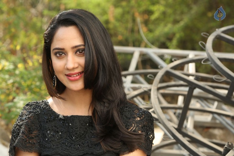Miya George New Gallery - 40 / 62 photos