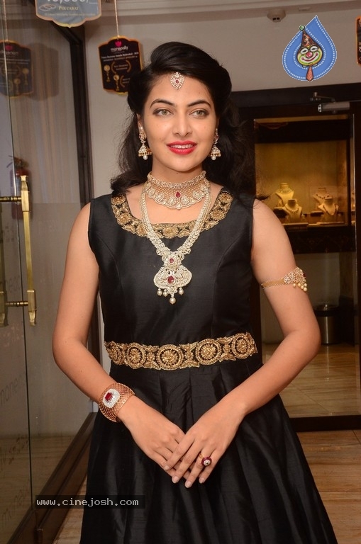 Modal Supraja Reddy Photos - 5 / 20 photos