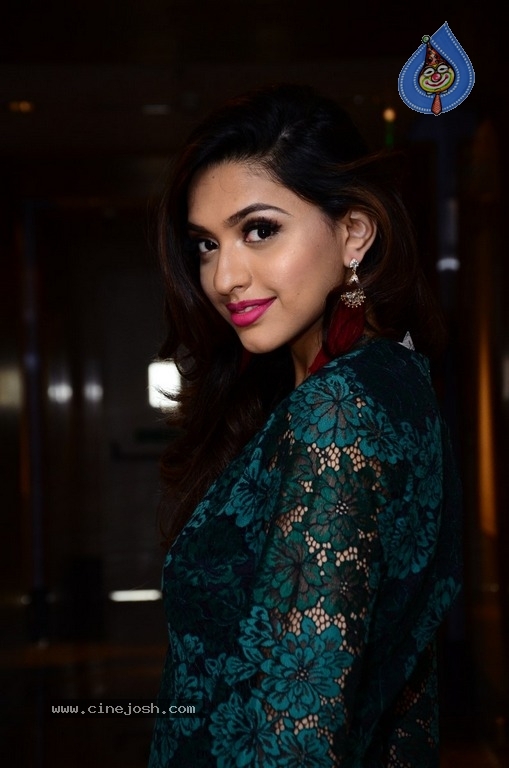Model Mannat Singh Latest Photos - 30 / 45 photos
