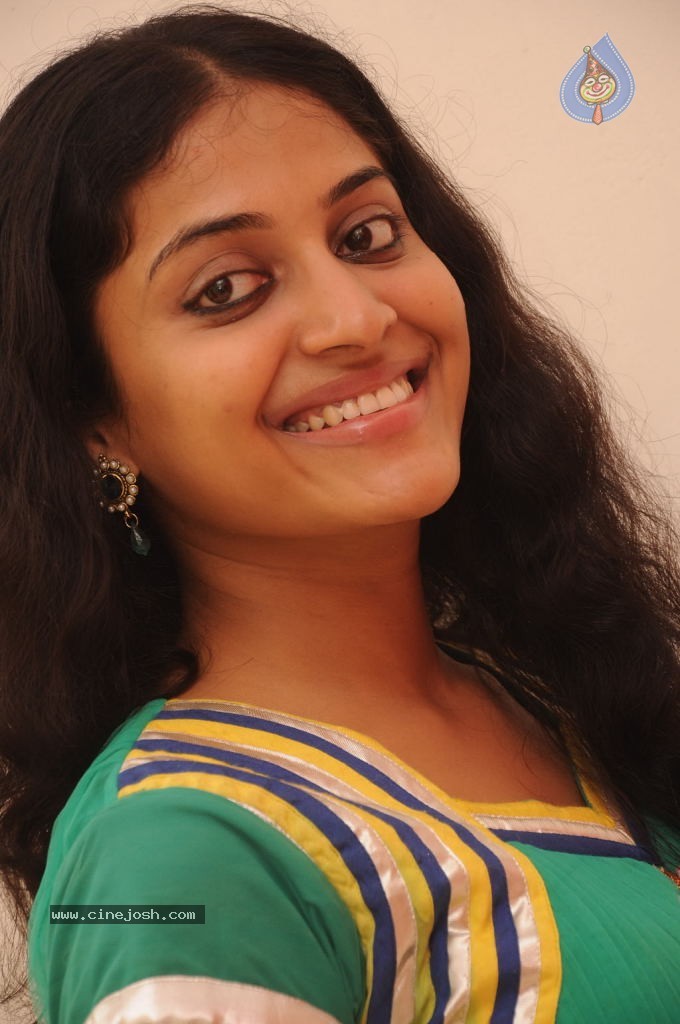 Mohana Hot Stills - 25 / 48 photos