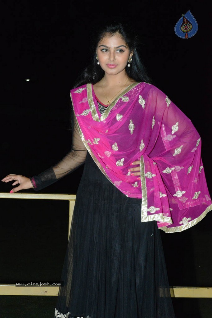 Monal Gajjar Latest Pics - 29 / 55 photos