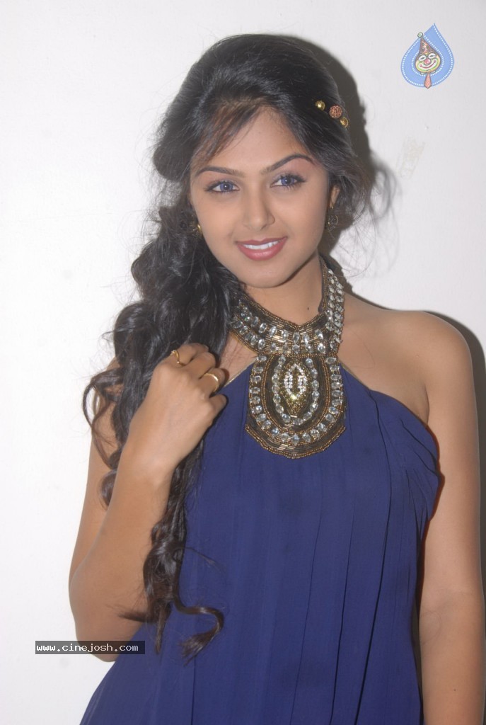 Monal Gajjar Latest Stills  - 19 / 50 photos