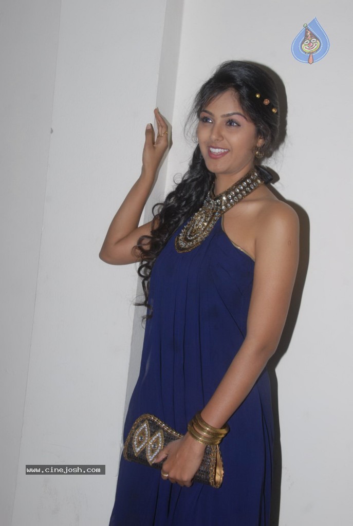 Monal Gajjar Latest Stills  - 26 / 50 photos