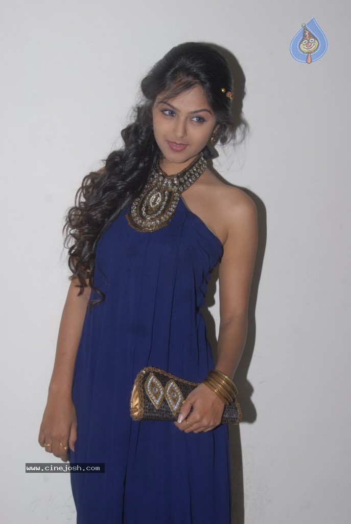 Monal Gajjar Latest Stills  - 27 / 50 photos