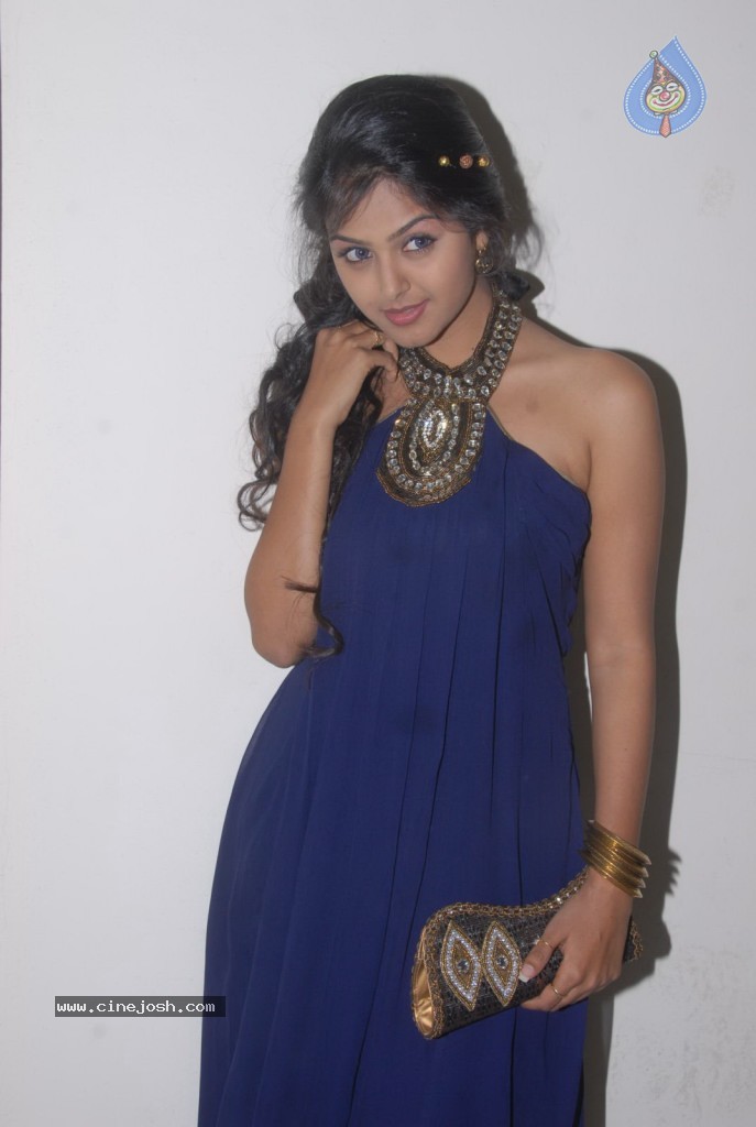 Monal Gajjar Latest Stills  - 29 / 50 photos