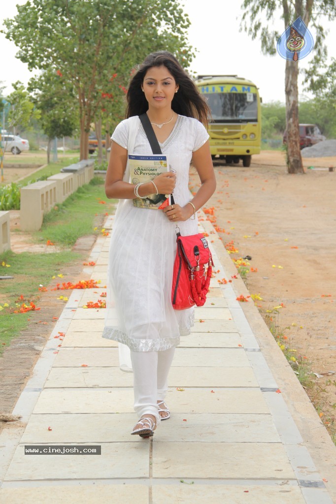 Monal Gajjar New Gallery - 36 / 50 photos