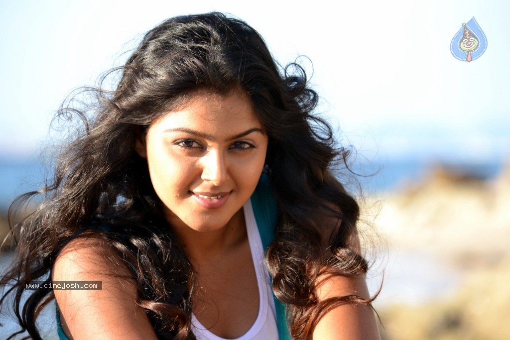 Monal Gajjar New Photos - 31 / 70 photos